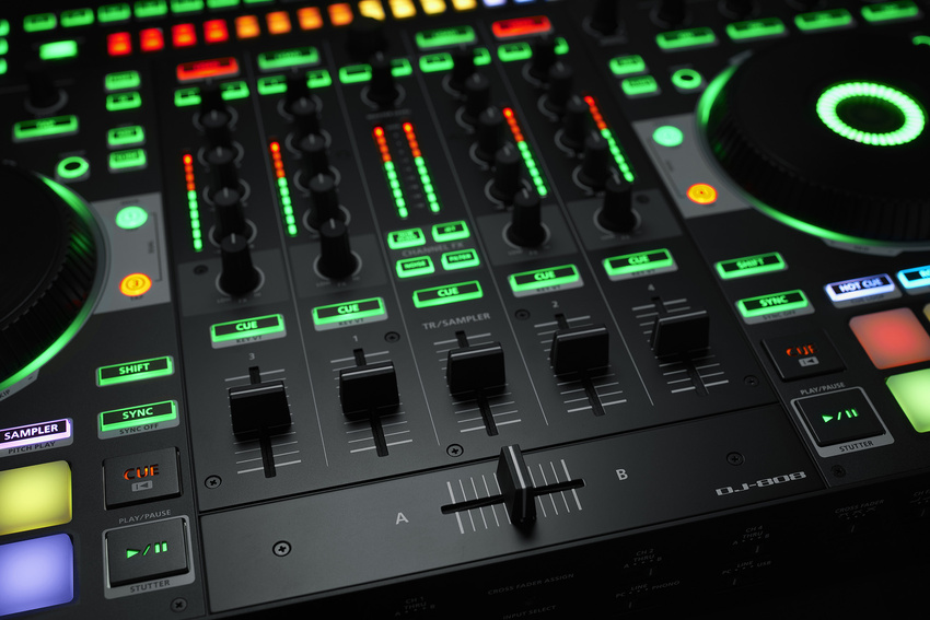 Hybride DJ-Controller, digitale Blasinstrumente u.v.m: ROLAND beweist am #909day enorme Vielfalt